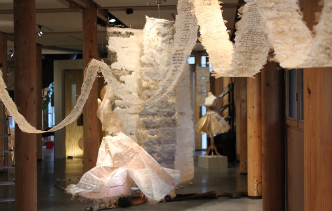 Installation en papier de plantes